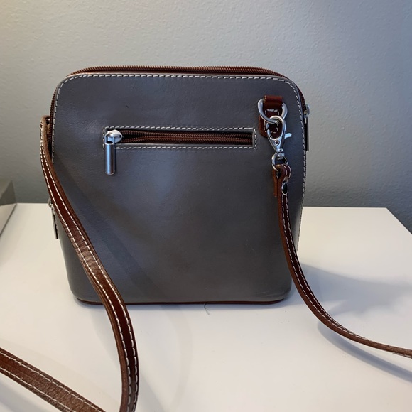 EUC - Vera Pelle bucket style Purse - Picture 3 of 6